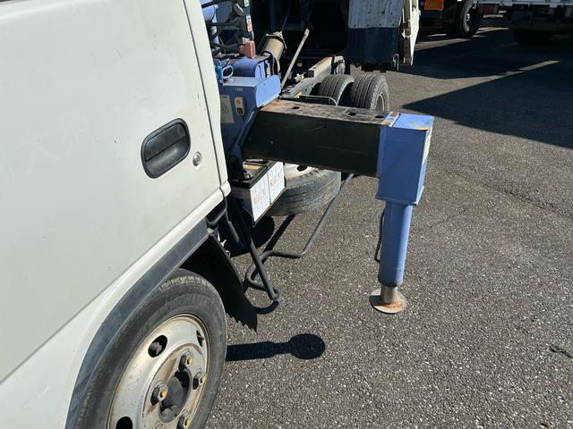 エルフトラック ダンプ　ダンプクレーン３段ラジコン　荷台内寸２４２９ｍｍ１６０３ｍｍ３２０ｍｍ　積載量２，０００ｋｇ（14枚目）