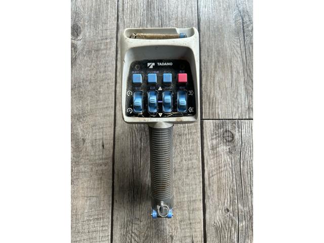 エルフトラック ダンプ　ダンプクレーン３段ラジコン　荷台内寸２４２９ｍｍ１６０３ｍｍ３２０ｍｍ　積載量２，０００ｋｇ（24枚目）
