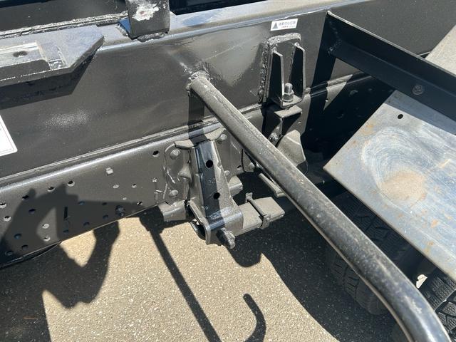 エルフトラック 　脱着装置付コンテナ専用車　極東フックロールＪＭ０２－５３　コンテナ互換性タイプ　積載量３，０００ｋｇ（10枚目）