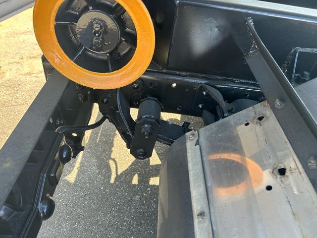 エルフトラック 　脱着装置付コンテナ専用車　極東フックロールＪＭ０２－５３　コンテナ互換性タイプ　積載量３，０００ｋｇ（12枚目）