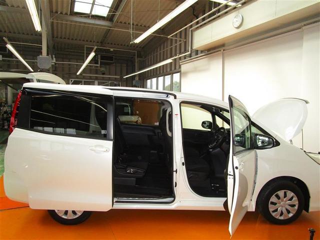 ノア Ｘ　ディライトプラス　４ＷＤ　フルセグ　メモリーナビ　ＤＶＤ再生　後席モニター　バックカメラ　衝突被害軽減システム　ＥＴＣ　両側電動スライド　ＬＥＤヘッドランプ　ウオークスルー　乗車定員７人　３列シート（18枚目）