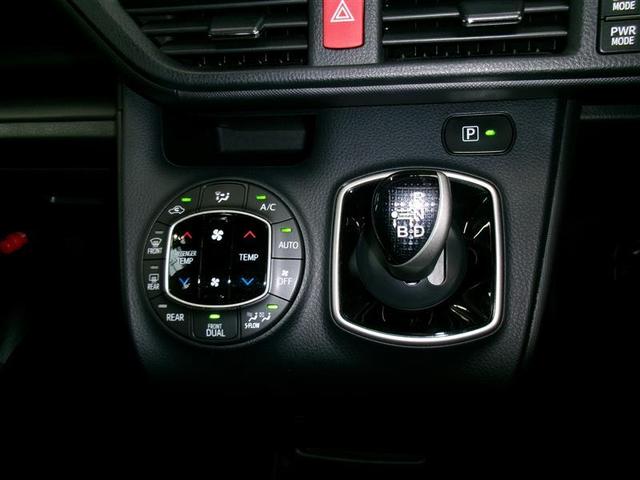 ノア ハイブリッドX ワンセグ メモリーナビ バックカメラ 衝突被害軽減システム ETC 電動スライドドア LEDヘッドランプ 乗車定員7人 3列シート(9枚目)