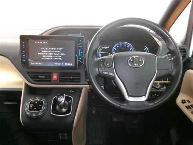 ノア ハイブリッドＧ　フルセグ　メモリーナビ　ＤＶＤ再生　バックカメラ　衝突被害軽減システム　ＥＴＣ　両側電動スライド　ＬＥＤヘッドランプ　乗車定員７人　３列シート（5枚目）