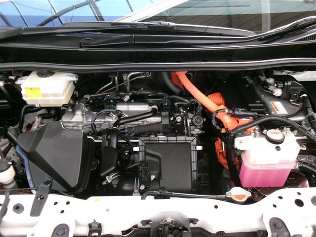 ノア ハイブリッドＧ　フルセグ　メモリーナビ　ＤＶＤ再生　バックカメラ　衝突被害軽減システム　ＥＴＣ　両側電動スライド　ＬＥＤヘッドランプ　乗車定員７人　３列シート（18枚目）