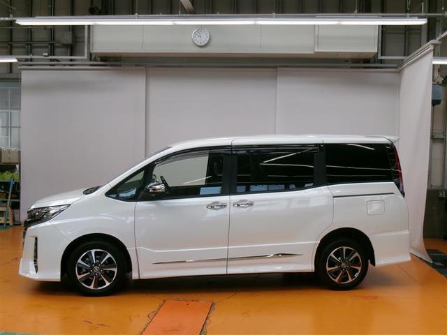 ノア Ｓｉ　ダブルバイビーＩＩＩ　４ＷＤ　フルセグ　メモリーナビ　ＤＶＤ再生　後席モニター　バックカメラ　衝突被害軽減システム　ＥＴＣ　ドラレコ　両側電動スライド　ＬＥＤヘッドランプ　ウオークスルー　乗車定員７人　３列シート（3枚目）
