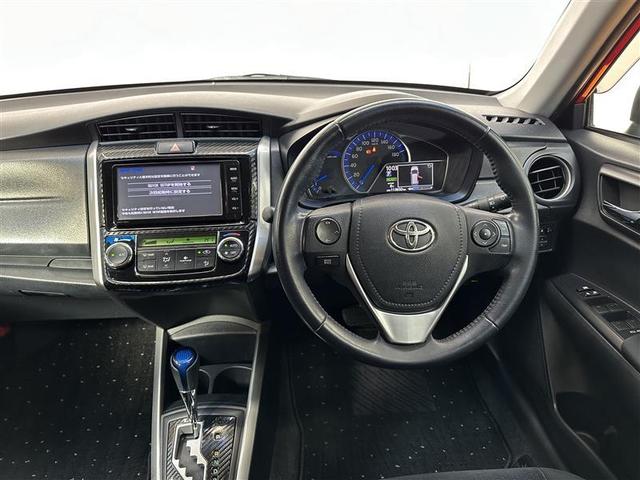 カローラフィールダー ハイブリッドＧ　フルセグ　メモリーナビ　ＤＶＤ再生　バックカメラ　ＥＴＣ　ドラレコ　ＨＩＤヘッドライト　シートヒーター　社外製アルミ　ステアリングスイッチ　ＢＬＵＥＴＯＯＴＨ接続　プッシュスタート（3枚目）