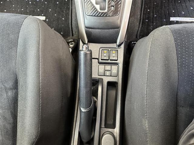 カローラフィールダー ハイブリッドＧ　フルセグ　メモリーナビ　ＤＶＤ再生　バックカメラ　ＥＴＣ　ドラレコ　ＨＩＤヘッドライト　シートヒーター　社外製アルミ　ステアリングスイッチ　ＢＬＵＥＴＯＯＴＨ接続　プッシュスタート（5枚目）