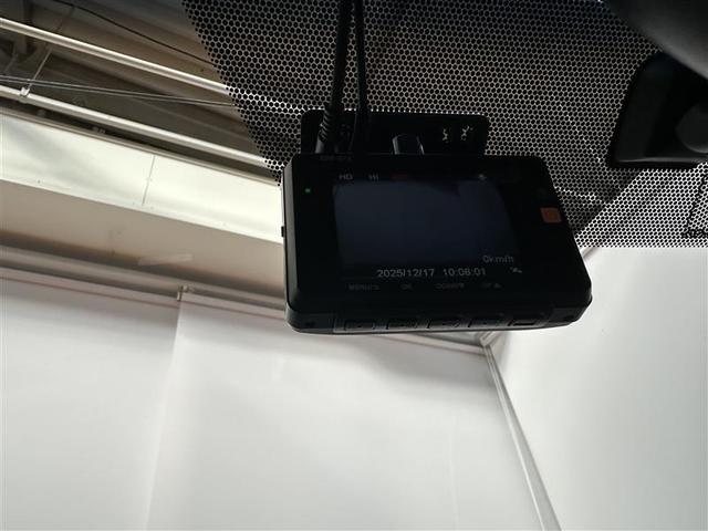 カローラフィールダー ハイブリッドＧ　フルセグ　メモリーナビ　ＤＶＤ再生　バックカメラ　ＥＴＣ　ドラレコ　ＨＩＤヘッドライト　シートヒーター　社外製アルミ　ステアリングスイッチ　ＢＬＵＥＴＯＯＴＨ接続　プッシュスタート（7枚目）