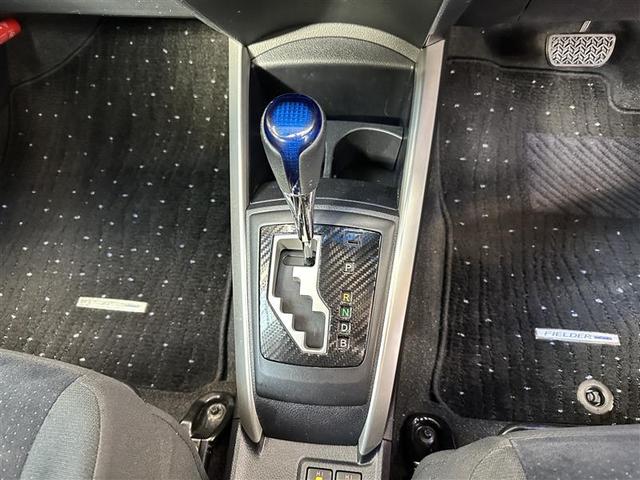 カローラフィールダー ハイブリッドＧ　フルセグ　メモリーナビ　ＤＶＤ再生　バックカメラ　ＥＴＣ　ドラレコ　ＨＩＤヘッドライト　シートヒーター　社外製アルミ　ステアリングスイッチ　ＢＬＵＥＴＯＯＴＨ接続　プッシュスタート（13枚目）