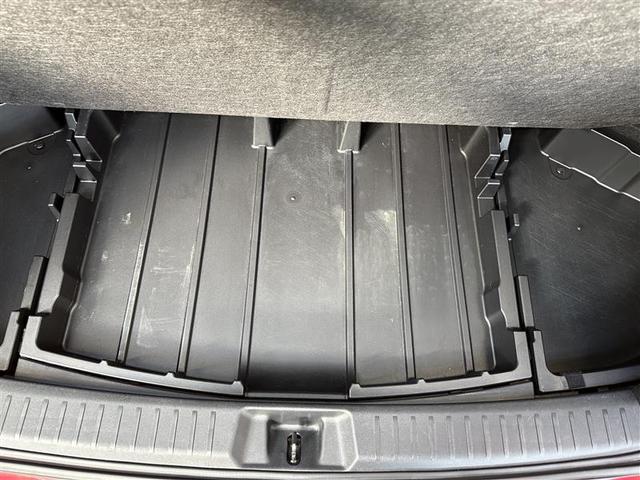 カローラフィールダー ハイブリッドＧ　フルセグ　メモリーナビ　ＤＶＤ再生　バックカメラ　ＥＴＣ　ドラレコ　ＨＩＤヘッドライト　シートヒーター　社外製アルミ　ステアリングスイッチ　ＢＬＵＥＴＯＯＴＨ接続　プッシュスタート（20枚目）