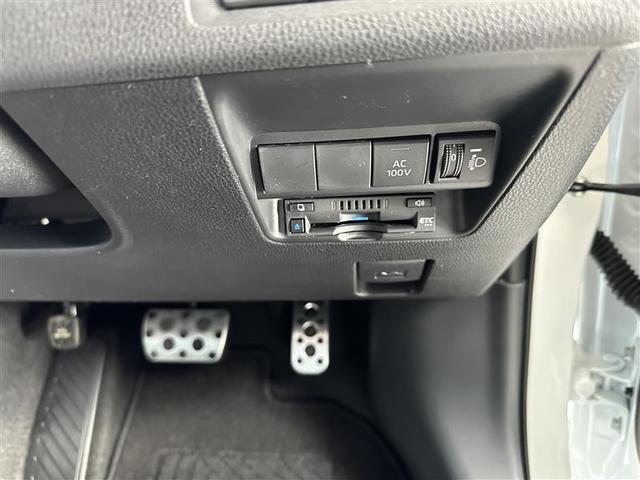 アクア ＧＲスポーツ　メモリーナビ　ＤＶＤ再生　バックカメラ　衝突被害軽減システム　ＥＴＣ　ドラレコ　ＬＥＤヘッドランプ　レーンアシスト　オートマチックハイビーム　ステアリングスイッチ　ＢＬＵＥＴＯＯＴＨ接続（7枚目）