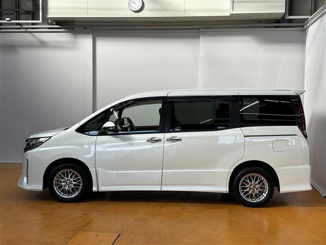 ノア ハイブリッドＳｉ　ダブルバイビーＩＩ　フルセグ　メモリーナビ　ＤＶＤ再生　バックカメラ　衝突被害軽減システム　ＥＴＣ　両側電動スライド　ＬＥＤヘッドランプ　乗車定員７人　３列シート　シートヒーター　レーンアシスト　オートマチックハイビーム（8枚目）