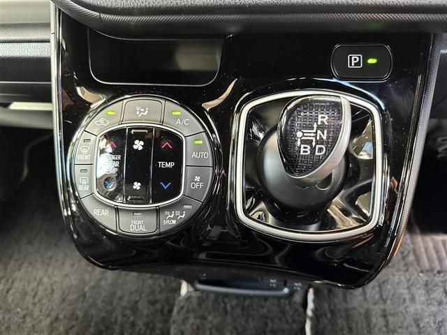 ノア ハイブリッドＳｉ　ダブルバイビーＩＩ　フルセグ　メモリーナビ　ＤＶＤ再生　バックカメラ　衝突被害軽減システム　ＥＴＣ　両側電動スライド　ＬＥＤヘッドランプ　乗車定員７人　３列シート　シートヒーター　レーンアシスト　オートマチックハイビーム（12枚目）