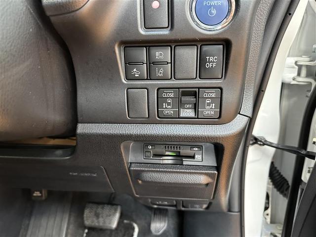 ノア ハイブリッドＳｉ　ダブルバイビーＩＩ　フルセグ　メモリーナビ　ＤＶＤ再生　バックカメラ　衝突被害軽減システム　ＥＴＣ　両側電動スライド　ＬＥＤヘッドランプ　乗車定員７人　３列シート　シートヒーター　レーンアシスト　オートマチックハイビーム（16枚目）