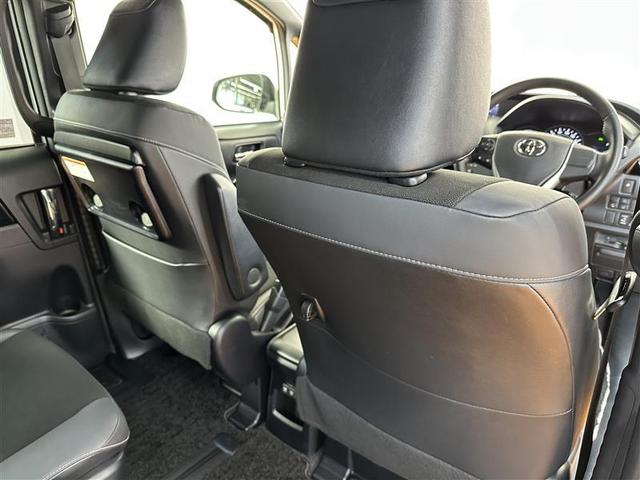 ノア ハイブリッドＳｉ　ダブルバイビーＩＩ　フルセグ　メモリーナビ　ＤＶＤ再生　バックカメラ　衝突被害軽減システム　ＥＴＣ　両側電動スライド　ＬＥＤヘッドランプ　乗車定員７人　３列シート　シートヒーター　レーンアシスト　オートマチックハイビーム（19枚目）