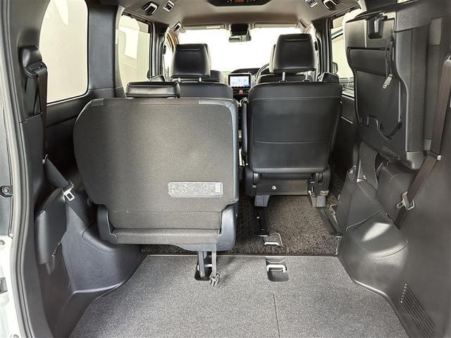 ノア ハイブリッドＳｉ　ダブルバイビーＩＩ　フルセグ　メモリーナビ　ＤＶＤ再生　バックカメラ　衝突被害軽減システム　ＥＴＣ　両側電動スライド　ＬＥＤヘッドランプ　乗車定員７人　３列シート　シートヒーター　レーンアシスト　オートマチックハイビーム（21枚目）