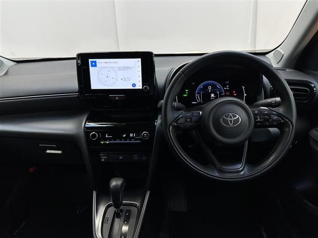 ヤリスクロス ハイブリッドＧ　４ＷＤ　フルセグ　バックカメラ　衝突被害軽減システム　ＥＴＣ　ドラレコ　ＬＥＤランプ　レーンアシスト　オートマチックハイビーム　全周囲モニタ　ＨＤＭＩ入力端子　ステアリングスイッチ　ＢＬＵＥＴＯＯＴＨ（3枚目）