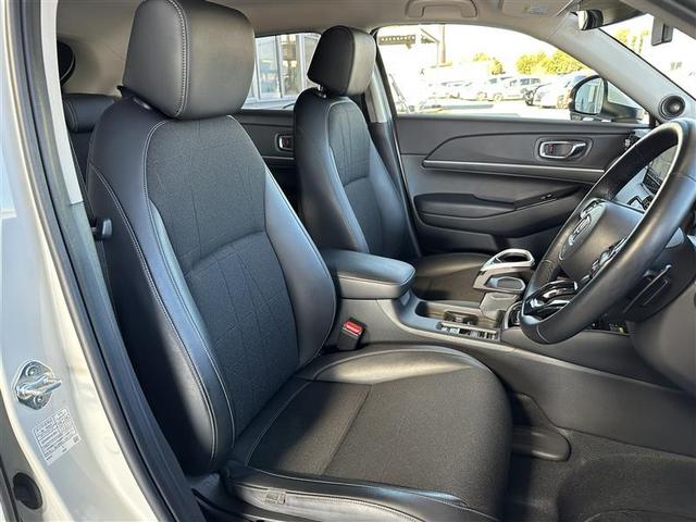 ヴェゼル ｅ：ＨＥＶ　Ｚ　フルセグ　メモリーナビ　バックカメラ　衝突被害軽減システム　ＥＴＣ　ドラレコ　ＬＥＤヘッドランプ　レーンアシスト　シートヒーター　置くだけ充電　パドルシフト　ステアリングスイッチ　ＢＬＵＥＴＯＯＴＨ（17枚目）