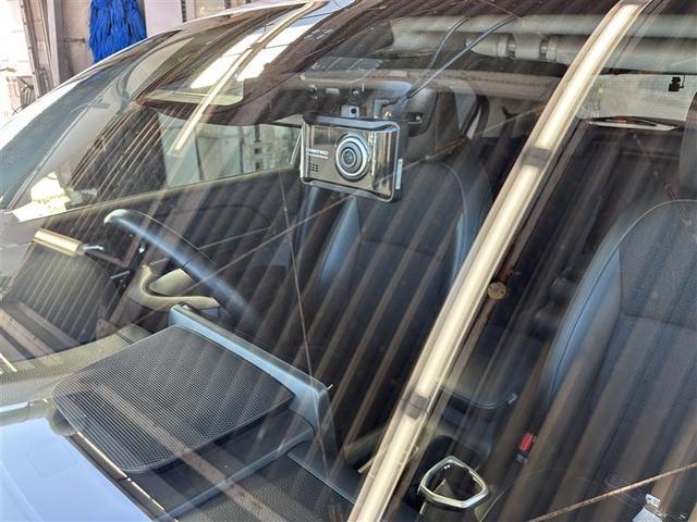 ヴェゼル ｅ：ＨＥＶ　Ｚ　フルセグ　メモリーナビ　バックカメラ　衝突被害軽減システム　ＥＴＣ　ドラレコ　ＬＥＤヘッドランプ　レーンアシスト　シートヒーター　置くだけ充電　パドルシフト　ステアリングスイッチ　ＢＬＵＥＴＯＯＴＨ（26枚目）