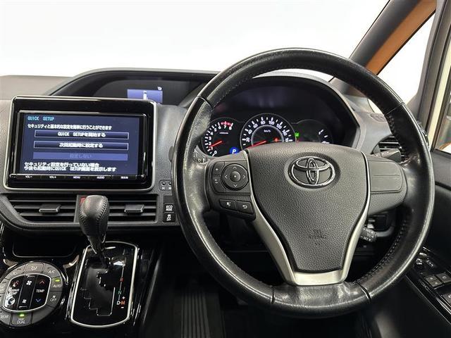 ノア Ｓｉ　フルセグ　メモリーナビ　ＤＶＤ再生　バックカメラ　衝突被害軽減システム　ＥＴＣ　電動スライドドア　ＬＥＤランプ　乗車定員７人　３列シート　アイドリングストップ　レーンアシスト　オートマチックハイビーム（3枚目）