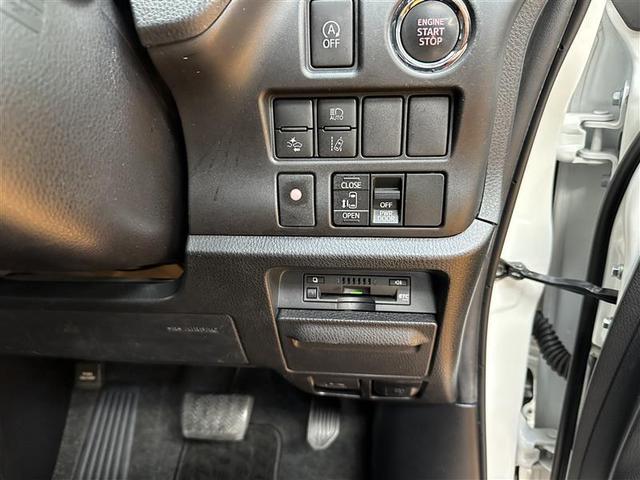 ノア Ｓｉ　フルセグ　メモリーナビ　ＤＶＤ再生　バックカメラ　衝突被害軽減システム　ＥＴＣ　電動スライドドア　ＬＥＤランプ　乗車定員７人　３列シート　アイドリングストップ　レーンアシスト　オートマチックハイビーム（6枚目）