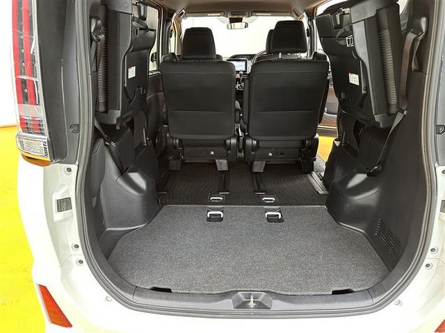 ノア Ｓｉ　フルセグ　メモリーナビ　ＤＶＤ再生　バックカメラ　衝突被害軽減システム　ＥＴＣ　電動スライドドア　ＬＥＤランプ　乗車定員７人　３列シート　アイドリングストップ　レーンアシスト　オートマチックハイビーム（7枚目）