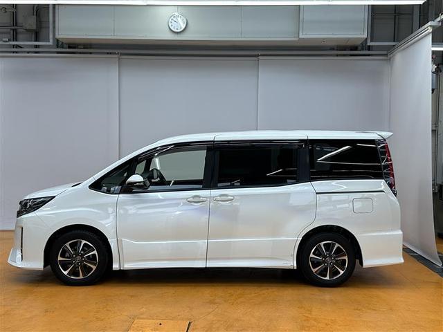 ノア Ｓｉ　フルセグ　メモリーナビ　ＤＶＤ再生　バックカメラ　衝突被害軽減システム　ＥＴＣ　電動スライドドア　ＬＥＤランプ　乗車定員７人　３列シート　アイドリングストップ　レーンアシスト　オートマチックハイビーム（8枚目）