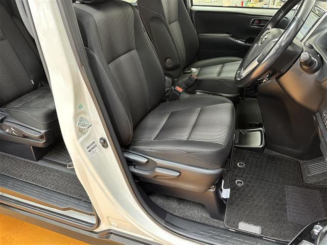 ノア Ｓｉ　フルセグ　メモリーナビ　ＤＶＤ再生　バックカメラ　衝突被害軽減システム　ＥＴＣ　電動スライドドア　ＬＥＤランプ　乗車定員７人　３列シート　アイドリングストップ　レーンアシスト　オートマチックハイビーム（12枚目）