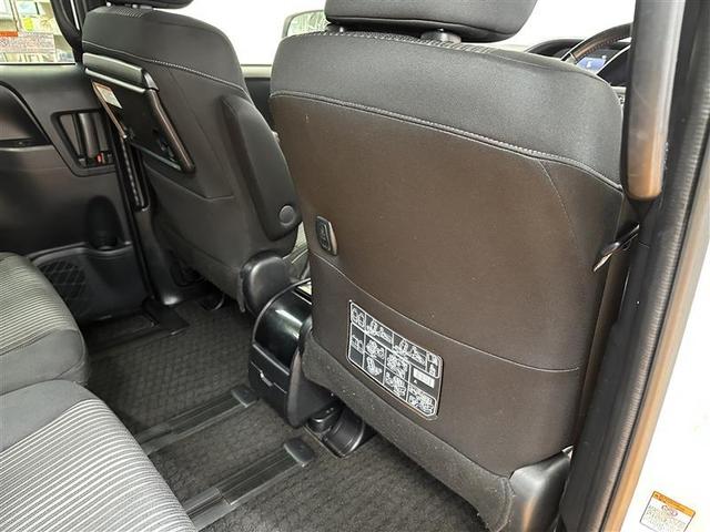 ノア Ｓｉ　フルセグ　メモリーナビ　ＤＶＤ再生　バックカメラ　衝突被害軽減システム　ＥＴＣ　電動スライドドア　ＬＥＤランプ　乗車定員７人　３列シート　アイドリングストップ　レーンアシスト　オートマチックハイビーム（14枚目）