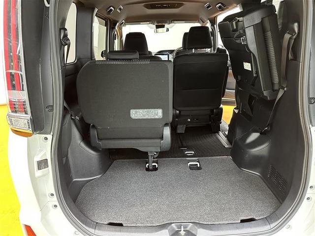 ノア Ｓｉ　フルセグ　メモリーナビ　ＤＶＤ再生　バックカメラ　衝突被害軽減システム　ＥＴＣ　電動スライドドア　ＬＥＤランプ　乗車定員７人　３列シート　アイドリングストップ　レーンアシスト　オートマチックハイビーム（16枚目）