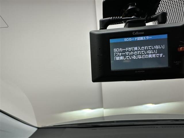 プリウス ＳセーフティプラスＩＩ　ＳＤナビ　ワンセグＴＶ　バックモニター　ＥＴＣ　ドラレコ　スマートキー　プッシュスタート　イモビ　ＡＣ１００Ｖ電源　レーンアシスト　オートマチックハイビーム　クリアランスソナー　ステアリングスイッチ（7枚目）