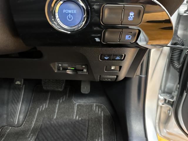 プリウス ＳセーフティプラスＩＩ　ＳＤナビ　ワンセグＴＶ　バックモニター　ＥＴＣ　ドラレコ　スマートキー　プッシュスタート　イモビ　ＡＣ１００Ｖ電源　レーンアシスト　オートマチックハイビーム　クリアランスソナー　ステアリングスイッチ（13枚目）