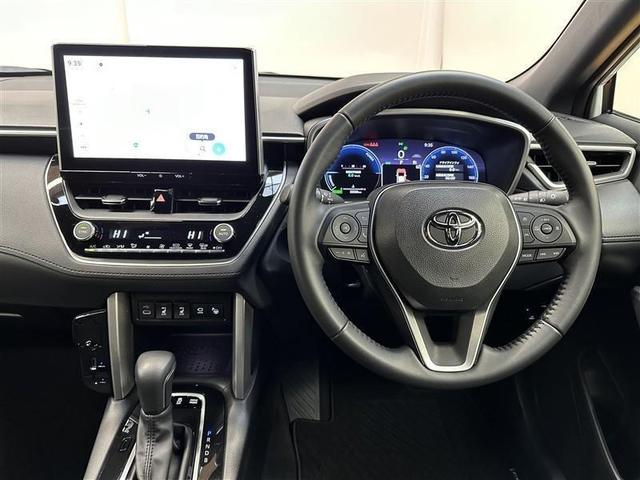 カローラクロス ハイブリッド　Ｚ　パノラマルーフ　電動シート　半革シート　衝突軽減ブレ　メモリーナビ　ＡＣ１００Ｖ　ＬＥＤライト　オートクルーズコントロール　キーレス　アルミホイール　フルセグＴＶ　ドラレコ　４ＷＤ　スマートキー（3枚目）