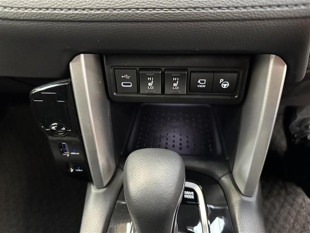 カローラクロス ハイブリッド　Ｚ　パノラマルーフ　電動シート　半革シート　衝突軽減ブレ　メモリーナビ　ＡＣ１００Ｖ　ＬＥＤライト　オートクルーズコントロール　キーレス　アルミホイール　フルセグＴＶ　ドラレコ　４ＷＤ　スマートキー（7枚目）