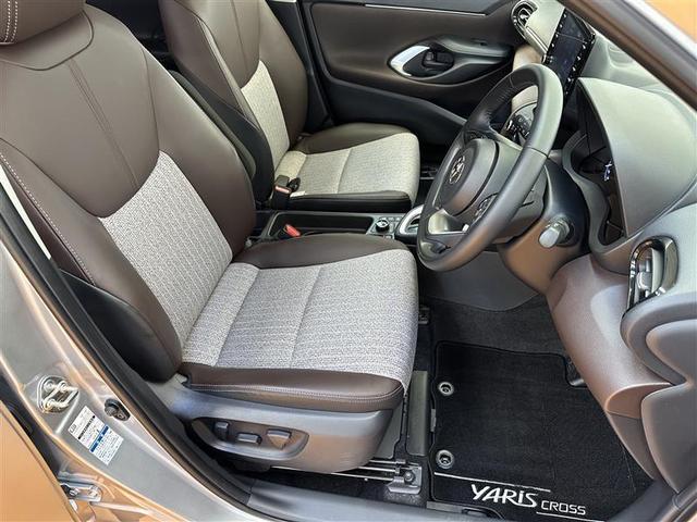 ヤリスクロス ハイブリッドＺ　クルーズＣ　横滑防止装置　リアカメラ　フルセグ地デジ　ＬＥＤライト　メモリーナビゲーション　ナビ＆ＴＶ　盗難防止装置　電動シート　ドライブレコーダー　ＡＷ　キーレス　スマートキー　ＡＢＳ　４ＷＤ（16枚目）