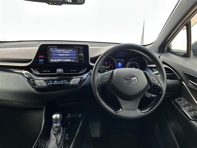 Ｃ－ＨＲ Ｇ－Ｔ　リアカメラ　地デジＴＶ　メモリナビ　オートエアコン　アルミ付　イモビライザー　キーレスエントリー　スマートキ－　横滑り防止　ＬＥＤヘッドライト　フルタイム４ＷＤ　クルーズコントロール　ＡＢＳ　ＤＶＤ（3枚目）