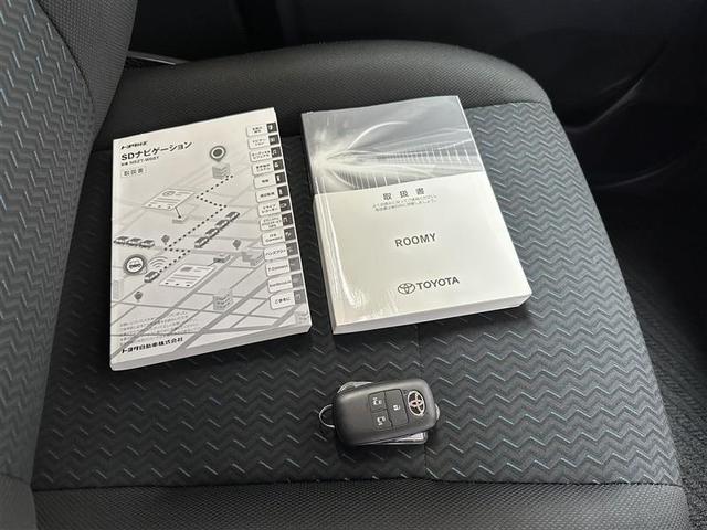 ルーミー カスタムＧ　バックモニタ　横滑り防止システム　運転席助手席エアバック　障害物ソナー　左右電動スライドドア　スマ－トキ－　Ａ－ＳＴＯＰ　エアバック　エアコン　ＬＥＤライト　キーフリー　フルセグテレビ　イモビ　ＰＳ（24枚目）