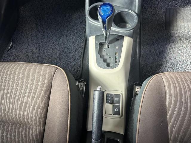 アクア Ｇ　ＡＵＴＯエアコン　ダブルエアバッグ　プッシュスタートスマートキー　ＥＳＰ　パワーウィンドゥ　ナビＴＶ　キーフリーシステム　パワステ　イモビライザー　ＨＤＤナビゲーション　地デジ対応　ＥＴＣ車載器（14枚目）