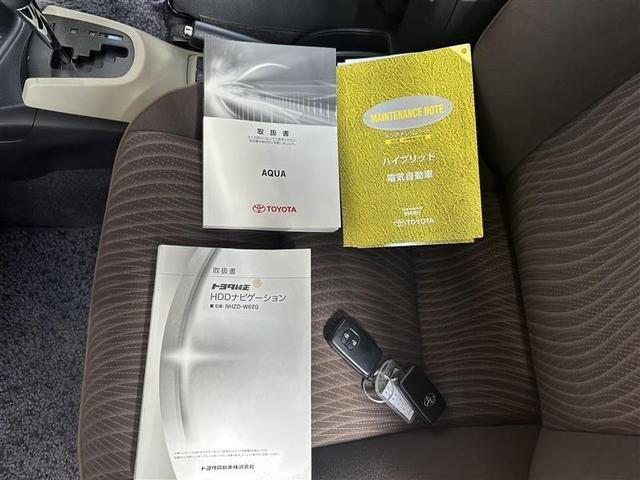 アクア Ｇ　ＡＵＴＯエアコン　ダブルエアバッグ　プッシュスタートスマートキー　ＥＳＰ　パワーウィンドゥ　ナビＴＶ　キーフリーシステム　パワステ　イモビライザー　ＨＤＤナビゲーション　地デジ対応　ＥＴＣ車載器（21枚目）