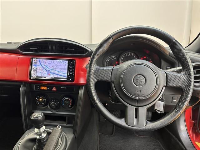 ８６ Ｇ　イモビライザー　ナビＴＶ　地デジ　ＶＳＣ　ＤＶＤ再生可　メモリナビ　パワーウインドウ　エアバック　ＥＴＣ　ＰＳ　ＡＢＳ　サイドエアバッグ　キーレスアクセス　バックカメラ付　ＡＣ　ＡＷ　Ｗエアバック（3枚目）