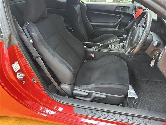 ８６ Ｇ　イモビライザー　ナビＴＶ　地デジ　ＶＳＣ　ＤＶＤ再生可　メモリナビ　パワーウインドウ　エアバック　ＥＴＣ　ＰＳ　ＡＢＳ　サイドエアバッグ　キーレスアクセス　バックカメラ付　ＡＣ　ＡＷ　Ｗエアバック（17枚目）