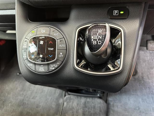 ノア ハイブリッドG スマキー フルセグテレビ DVD再生可能 LEDライト オートクルーズ 盗難防止 オートエアコン リアエアコン AW TVナビ 横滑防止 ABS メモリーナビ 3列シート キーレスエントリー PS(12枚目)