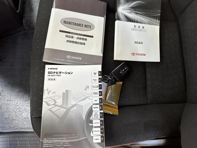 ノア ハイブリッドG スマキー フルセグテレビ DVD再生可能 LEDライト オートクルーズ 盗難防止 オートエアコン リアエアコン AW TVナビ 横滑防止 ABS メモリーナビ 3列シート キーレスエントリー PS(20枚目)