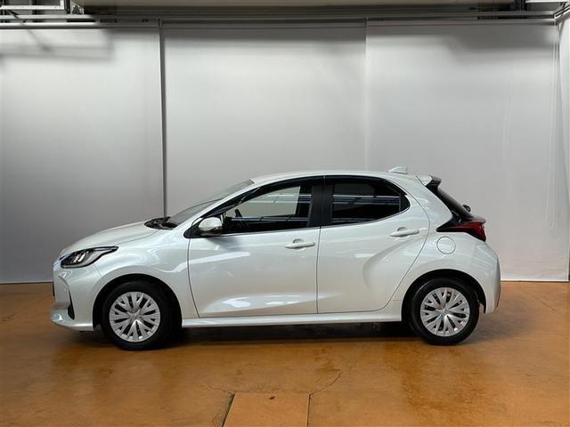 ヤリス Ｚ　バックカメラ付き　軽減ブレーキ　横滑り防止機能　オートクルーズ　キーレススタート　ＬＥＤライト　サイドエアバック　ＡＢＳ　オ－トエアコン　盗難防止装置　エアバッグ　ナビ　パワーステアリング　メモリナビ（8枚目）