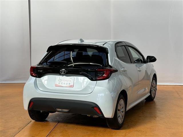 ヤリス Ｚ　バックカメラ付き　軽減ブレーキ　横滑り防止機能　オートクルーズ　キーレススタート　ＬＥＤライト　サイドエアバック　ＡＢＳ　オ－トエアコン　盗難防止装置　エアバッグ　ナビ　パワーステアリング　メモリナビ（9枚目）