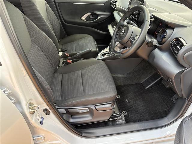 ヤリス Ｚ　バックカメラ付き　軽減ブレーキ　横滑り防止機能　オートクルーズ　キーレススタート　ＬＥＤライト　サイドエアバック　ＡＢＳ　オ－トエアコン　盗難防止装置　エアバッグ　ナビ　パワーステアリング　メモリナビ（16枚目）