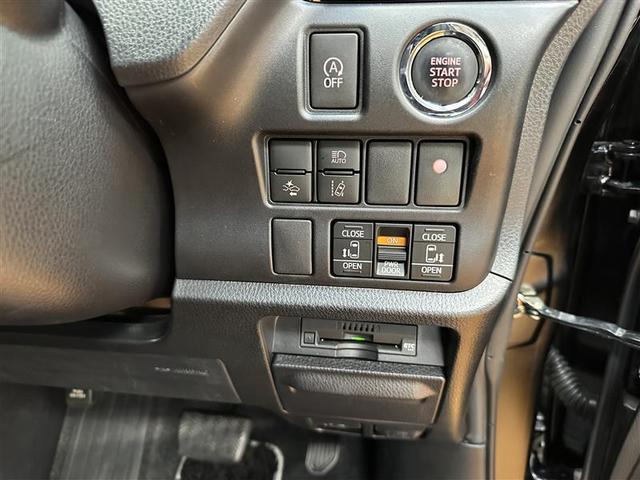 ノア Ｓｉ　ダブルバイビーＩＩＩ　リアカメラ　アイドリングストップ車　ＬＥＤライト　クルーズコントロール　メモリナビ　パワーウインドウ　横滑り防止　フルセグテレビ　スマートキー　アルミ　ナビＴＶ　ＥＴＣ　デュアルエアバック　キーレス（6枚目）