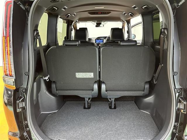 ノア Ｓｉ　ダブルバイビーＩＩＩ　リアカメラ　アイドリングストップ車　ＬＥＤライト　クルーズコントロール　メモリナビ　パワーウインドウ　横滑り防止　フルセグテレビ　スマートキー　アルミ　ナビＴＶ　ＥＴＣ　デュアルエアバック　キーレス（16枚目）