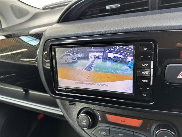 ヴィッツ ハイブリッドＦ　セーフティーエディション　アルミホイール　衝突被害軽減　地デジＴＶ　エアバッグ　スマートキー＆プッシュスタート　盗難防止システム　ＬＥＤライト　パワーウィンドウ　Ｗエアバッグ　横滑り防止装置　オートエアコン　メモリーナビ（4枚目）