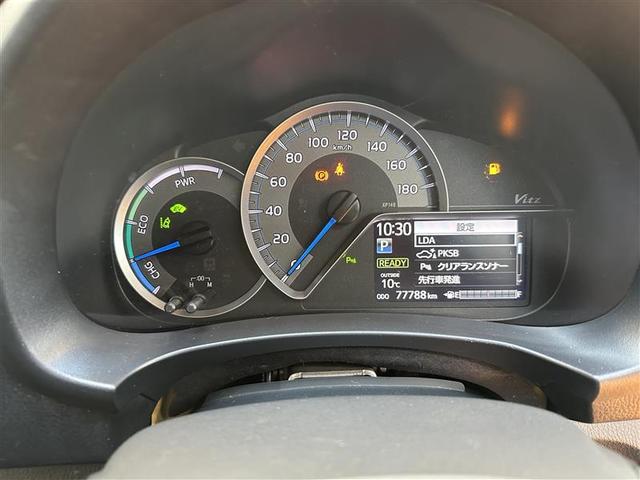ヴィッツ ハイブリッドＦ　セーフティーエディション　アルミホイール　衝突被害軽減　地デジＴＶ　エアバッグ　スマートキー＆プッシュスタート　盗難防止システム　ＬＥＤライト　パワーウィンドウ　Ｗエアバッグ　横滑り防止装置　オートエアコン　メモリーナビ（6枚目）